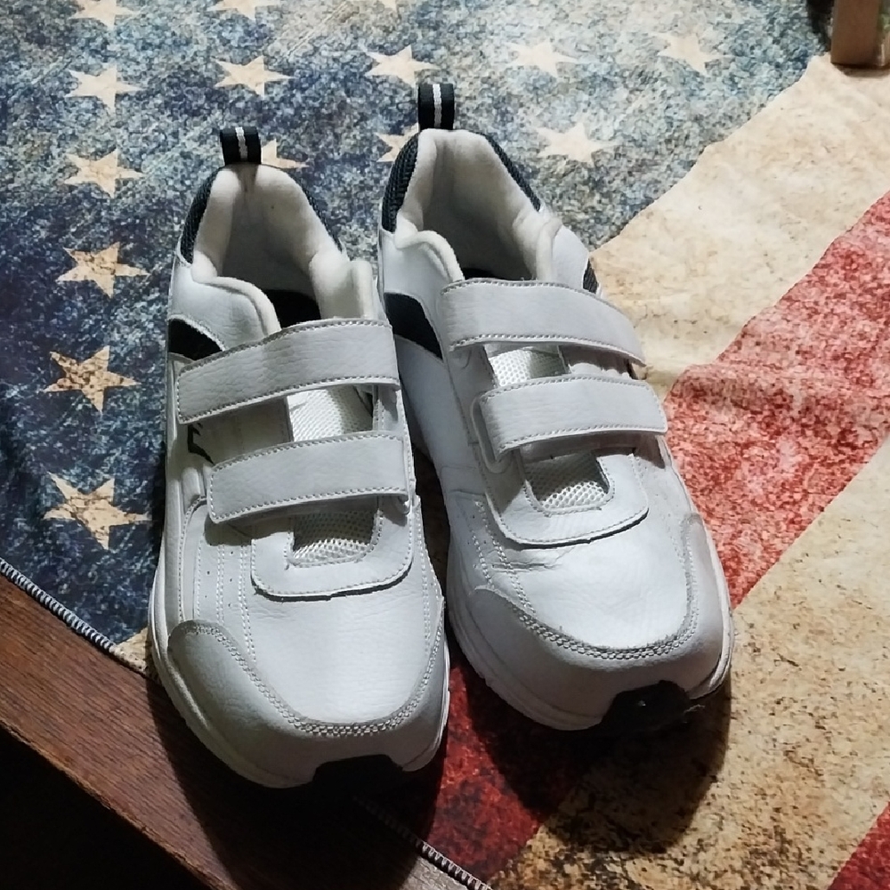 Everlast White Athletic Shoes for Men